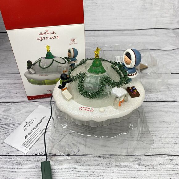 Hallmark Keepsake Table Ornament Dome for the Holidays Frosty Friends 2015 Magic - Picture 1 of 5
